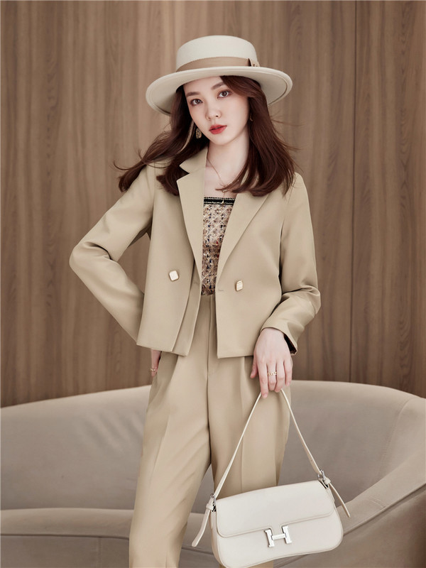 Costume cu pantaloni alb, elegant, elegant, pentru femei, blazer și pantaloni crop coreeani, ansamblu cu mâneci lungi, blazer decupat, set în două piese, ținută