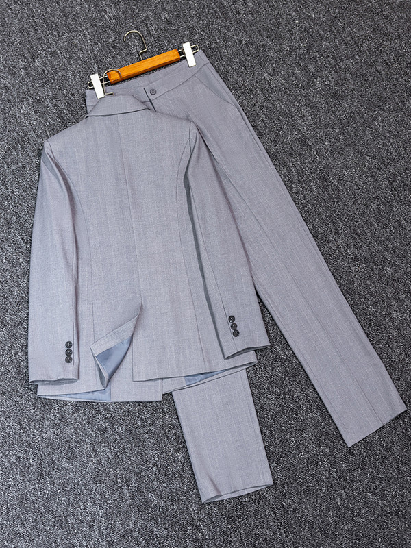 Costum cu pantaloni pentru femei, gri, bleumarin, în dungi, Set formal 2 piese, sacou și pantaloni pentru doamne de birou.