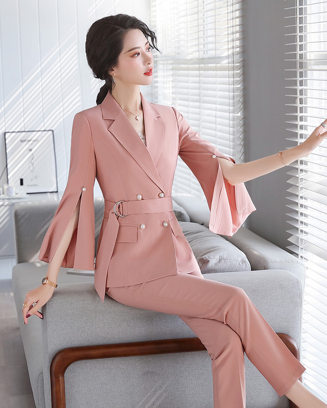 Elegáns, háromnegyedes ujjú női nadrágkosztüm övblézer kabáttal és ceruzanadrág divatos, kétrészes szett 4XL