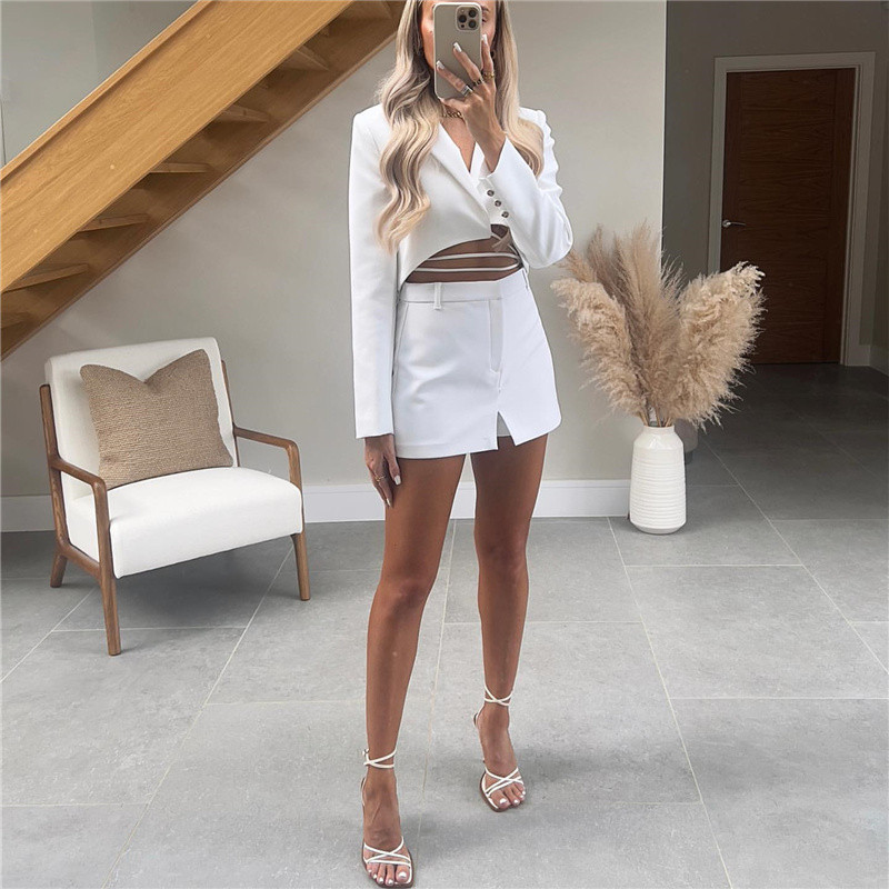 Női, elegáns, fehér, vágott blézeröltöny, 2022-es tavaszi menő lányok, fűzős rövid blézer szett női, magas derekú szoknya, rövidnadrág öltöny