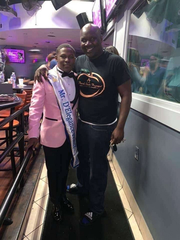 Rózsaszín férfi öltönyök 3 részes karcsúsított alkalmi üzleti vőfély, zöld, pezsgős hajtókás szmoking ünnepi esküvőre (blézer+nadrág+mellény)