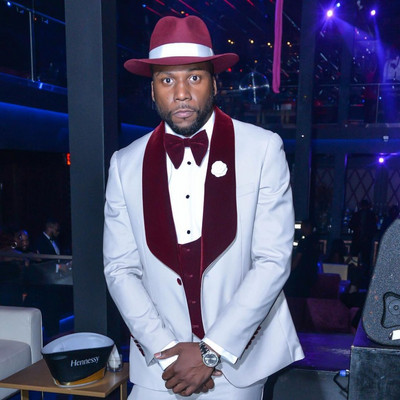 Slim Fit Vőlegények egygombos vőlegény szmoking csúcskék hajtókás férfi öltönyök esküvői legjobb férfi 3 részes (kabát+nadrág+mellény)