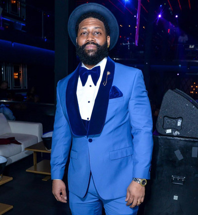 Slim Fit Vőlegények egygombos vőlegény szmoking csúcskék hajtókás férfi öltönyök esküvői legjobb férfi 3 részes (kabát+nadrág+mellény)