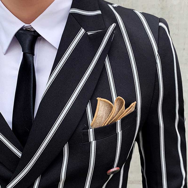 2 részes öltöny, karcsúsított férfi szett, kétsoros esküvői vőlegény, csíkos, fogazott hajtóka (blézer + nadrág)