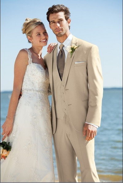 Slim Fit Groomsmen Peak Lapel Vőlegény szmokingok Zöld férfi öltönyök egygombos esküvői legjobb férfi blézer (kabát+nadrág+nyakkendő+mellény)