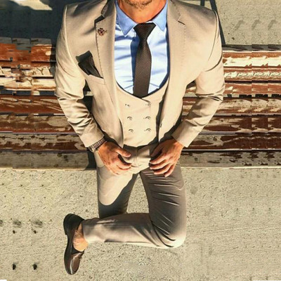 Két gombos, bézs színű, új hajtókás vőlegényi szmoking/esküvői férfi öltöny vőlegény öltöny (kabát+nadrág+nyakkendő+mellény) jelmez