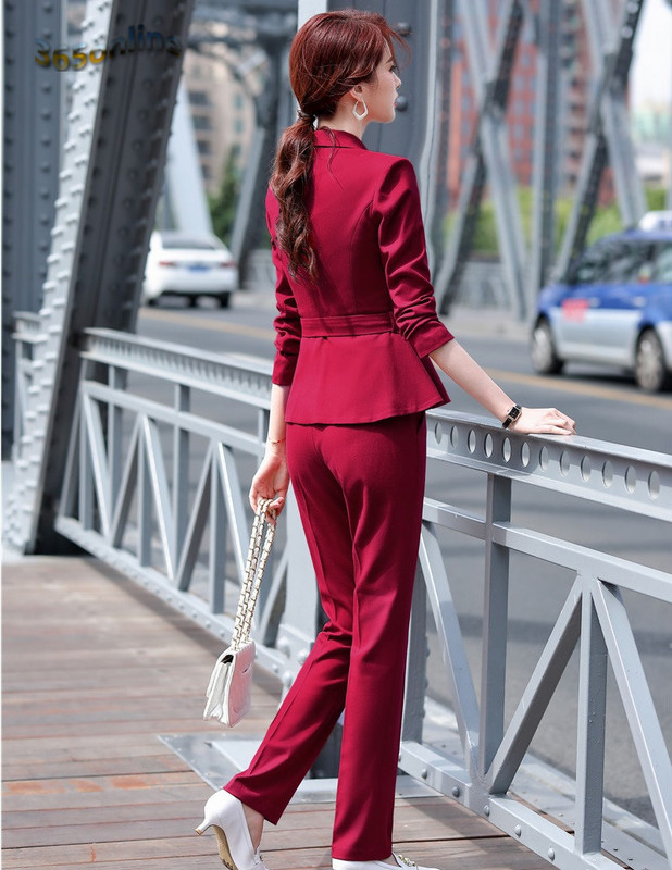 Elegáns piros formális formatervezési nadrágkosztümök nadrággal és dzsekik Kabát női munkavégzésre Blézer övvel