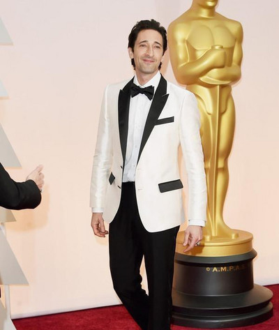 Új, 2022-es, egyedi gyártású esküvői szmoking fehér (dzseki+nadrág) 2 darabos normál vőlegény, legjobb férfi vőlegény férfi öltöny báli alkalmi alkalomra