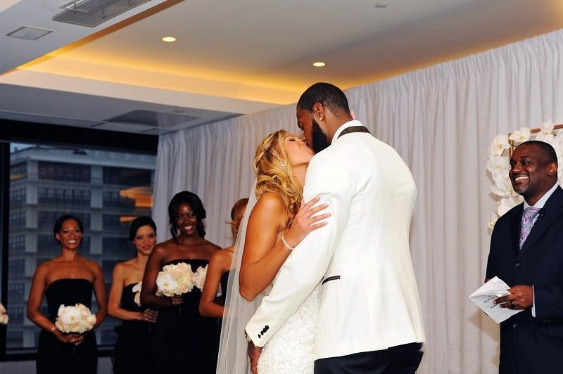 Fehér vőlegény szmoking vőfélynek virágos kendő hajtóka 2 részes karcsú férfi öltöny dzseki fekete nadrág afrikai férfi divat