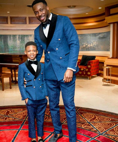 Mentazöld, virágos karcsú szabású férfi öltönyök, kétsoros, esküvői vőlegénynek szmoking 2 részes kabát nadrág báli parti öltönyök