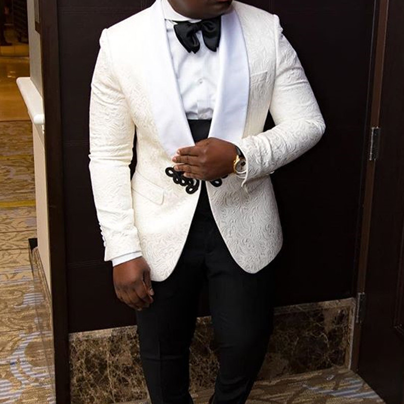 Virágos, jacquard férfi öltöny, karcsú szabású, fekete pillangós csatos kendővel, vőlegény szmoking esküvőre, 3 részes férfi divatjelmez