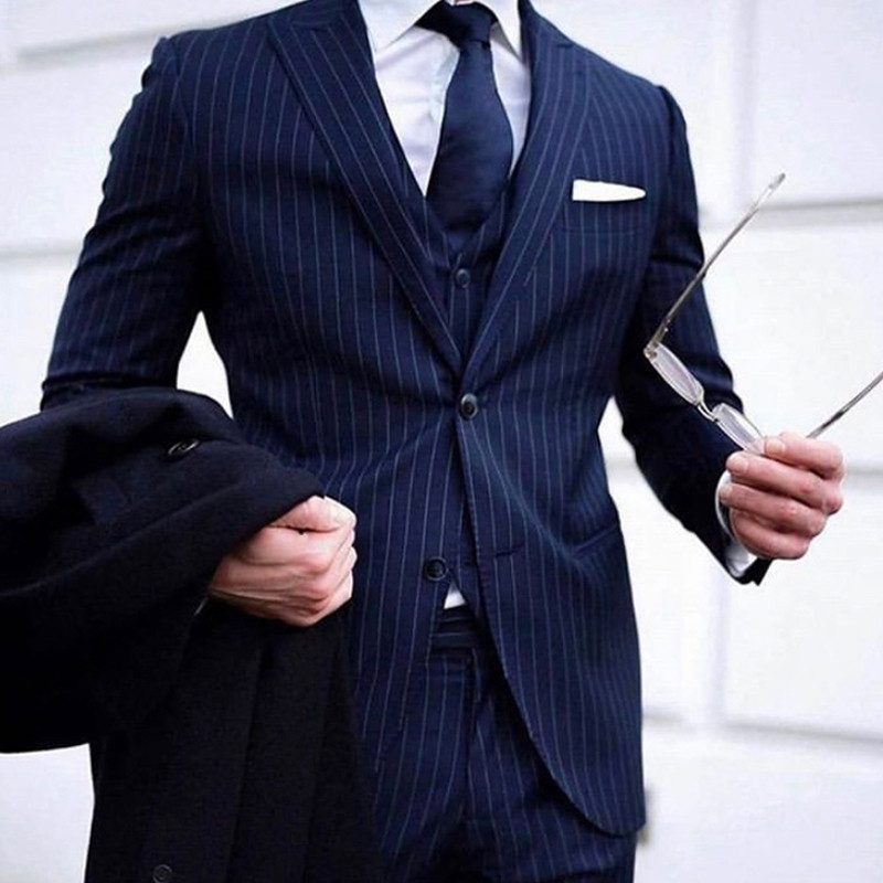 Pinstripe Slim fit férfi öltönyök barátnak 3 részes üzleti vőlegény szmoking csúcsos hajtókával férfi divat jelmez dzseki mellény nadrág