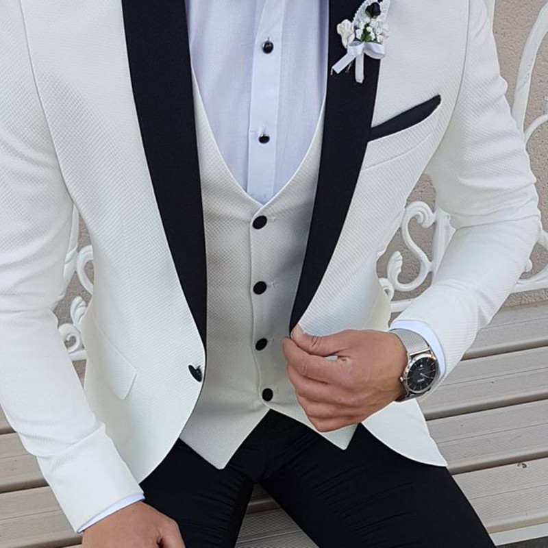 Fehér vőlegény szmoking esküvőre fekete kendővel karcsúsított férfi öltönyök 3 részes férfi divat dzseki mellény nadrág legújabb kabát