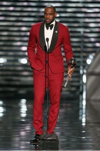 2023-as dögös egyszerű öltönyök férfi sötétbarna esküvői öltönyök vőlegények szmokingok férfi öltönyök, megfelelő vőfély öltönyök (kabát+nadrág)