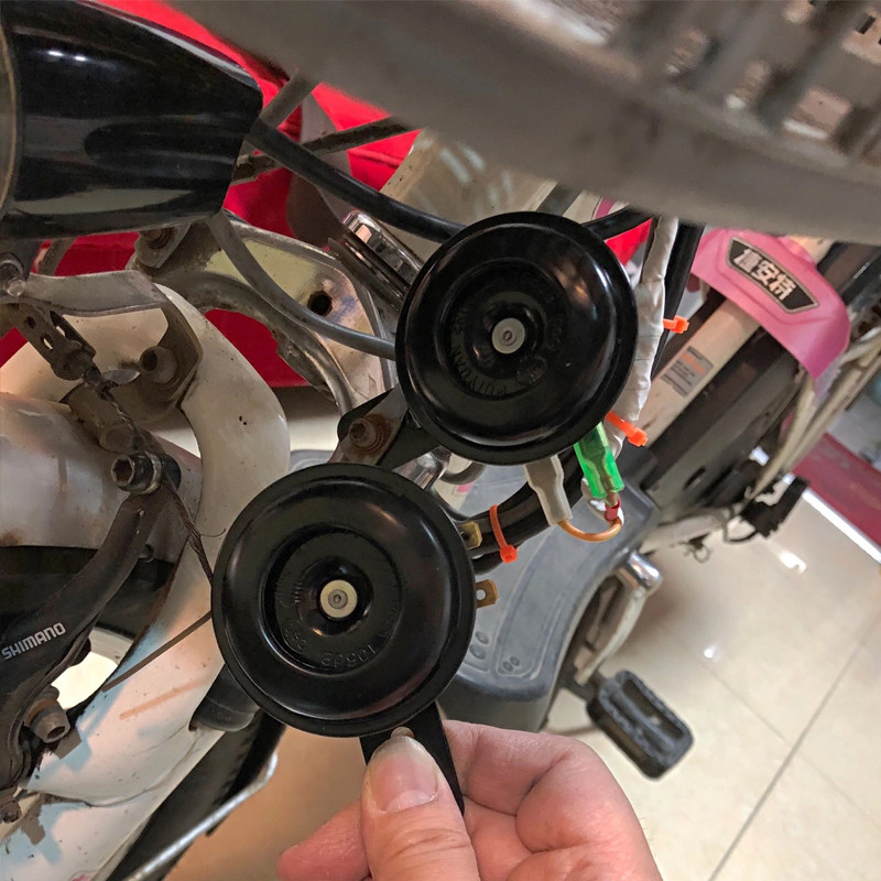 Univerzális motorkerékpár elektromos kürt 12V 48V 60V 1.5A 110db vízálló kerek hangos hangszóró robogó moped Dirt Bike ATV-hez