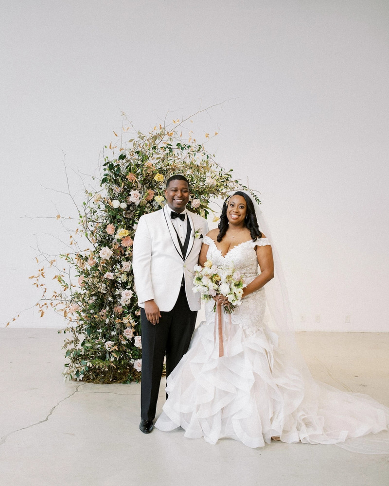 Tuxedo alb de nuntă formal pentru mire costum slim pentru bărbați 3 bucăți șal rever pentru bal Blazer de mare mărime, jachetă de modă, pantaloni, vestă