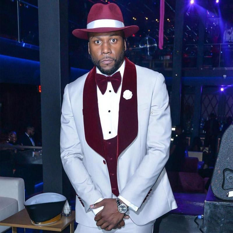 Costume pentru bărbați de bal slim fit cu șal din catifea bordeaux cu revere smoking de mire pentru petrecere de nuntă Blazer alb 3 buc (jachetă+pantaloni+vestă)
