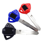 Üres motorkerékpár kulcs vágatlan penge Motorkerékpár kulcstartó pengével Suzuki GSXR600 750 1000 1300 SV650 1000 fekete / piros / kék