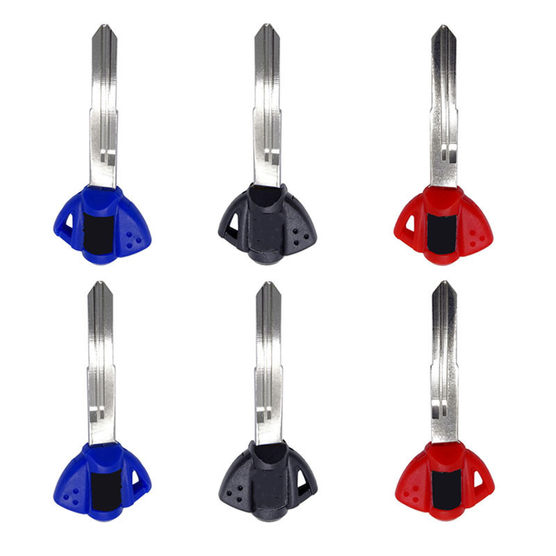 Üres motorkerékpár kulcs vágatlan penge Motorkerékpár kulcstartó pengével Suzuki GSXR600 750 1000 1300 SV650 1000 fekete / piros / kék