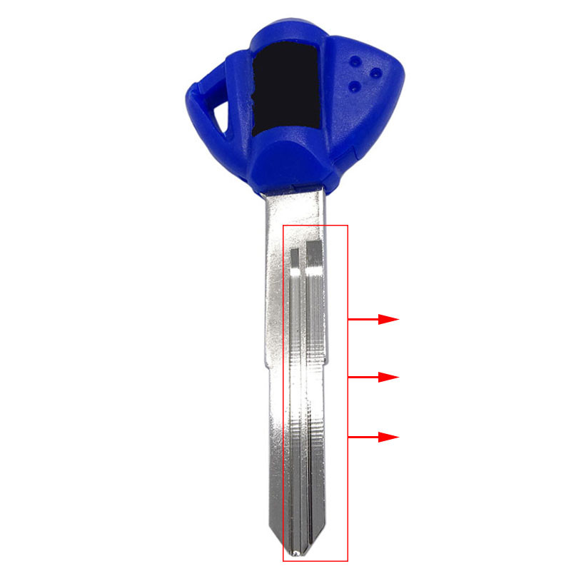 Üres motorkerékpár kulcs vágatlan penge Motorkerékpár kulcstartó pengével Suzuki GSXR600 750 1000 1300 SV650 1000 fekete / piros / kék
