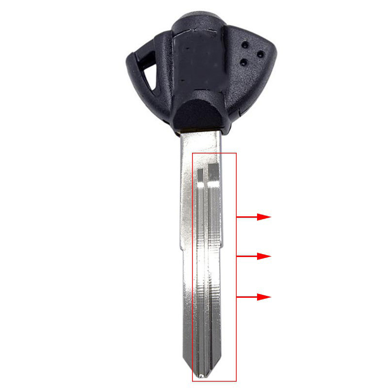 Üres motorkerékpár kulcs vágatlan penge Motorkerékpár kulcstartó pengével Suzuki GSXR600 750 1000 1300 SV650 1000 fekete / piros / kék