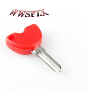 Fekete / piros motorkerékpár üres kulcs vágatlan penge Piaggiohoz Vespa robogóhoz kulcs vágatlan üres kulcs GTS 300 tartozékok 3VTE Fly 125