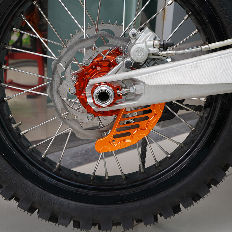 Hátsó féktárcsavédő védő a KTM 125 200 250 300 350 400 450 525 530 560 EXC EXCF SX SXF XC XCF XCW Husqvarna Husaberghez