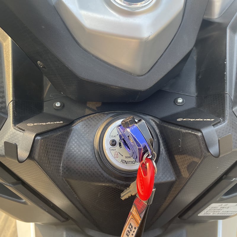 Motorkerékpár tartozékok Tárolókeret SYM CRUISYM 300 Modified Rack Hook dekoratív tároló kampóhoz