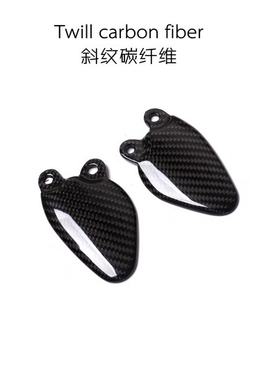 „Night Kids“ tinka „Triumph Rocket 3GT221“ modifikuoto anglies pluošto pedalo pertvarai