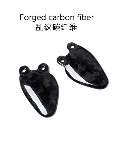 „Night Kids“ tinka „Triumph Rocket 3GT221“ modifikuoto anglies pluošto pedalo pertvarai