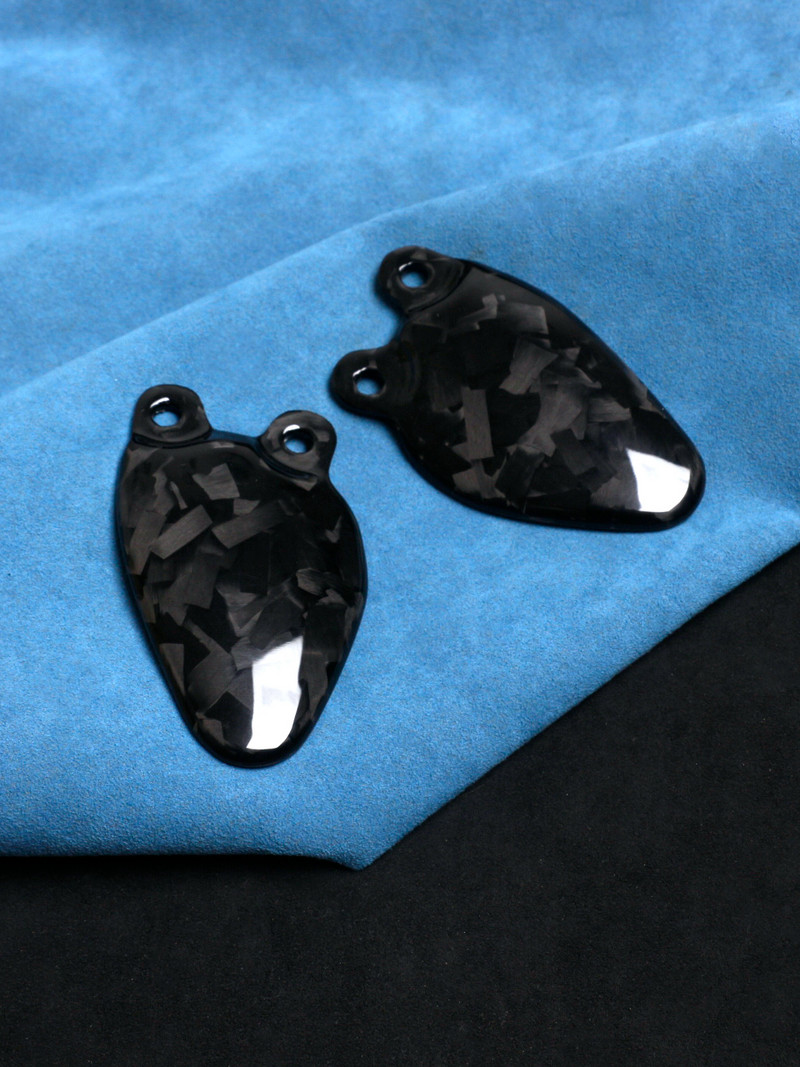 „Night Kids“ tinka „Triumph Rocket 3GT221“ modifikuoto anglies pluošto pedalo pertvarai