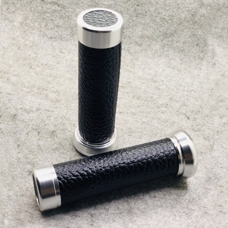 2 vnt senovinio motociklo rankenos rankenos universalios aliuminio odinės 22 mm paspirtuko rankenos, skirtos Suzuki Triumph BMW Harley Davidson