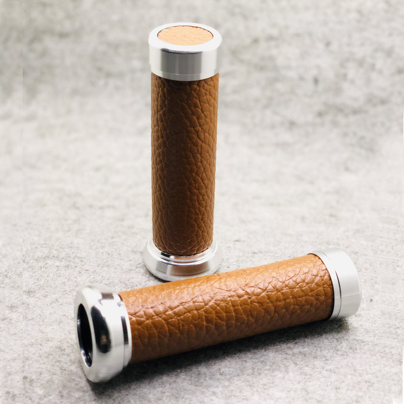 2 vnt senovinio motociklo rankenos rankenos universalios aliuminio odinės 22 mm paspirtuko rankenos, skirtos Suzuki Triumph BMW Harley Davidson