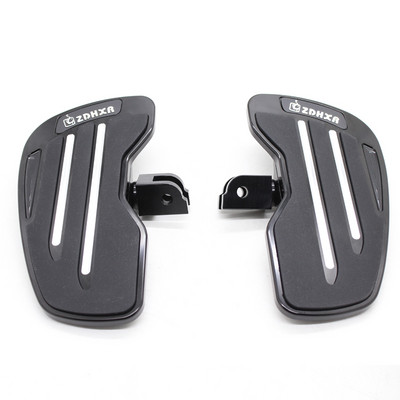 Pre Harley FXFBS Fat Bob FXLR Low Rider Fat Boy Breakout Softail Slim FLDE Deluxe FLFB 2018-2020, predné stupačky pre jazdca, opierky nôh.