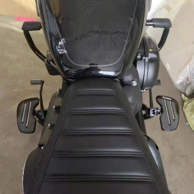 Pre Harley FXFBS Fat Bob FXLR Low Rider Fat Boy Breakout Softail Slim FLDE Deluxe FLFB 2018-2020, predné stupačky pre jazdca, opierky nôh.