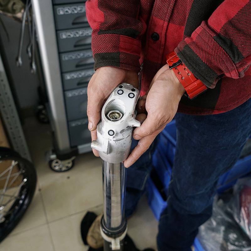 Aliuminio motociklų kasetės šakės amortizatoriaus strypo laikiklio laikiklio plokštė, skirta 10,3 mm / 12,7 mm 13,3 / 14,3 mm kasetės šakės amortizatoriaus strypo