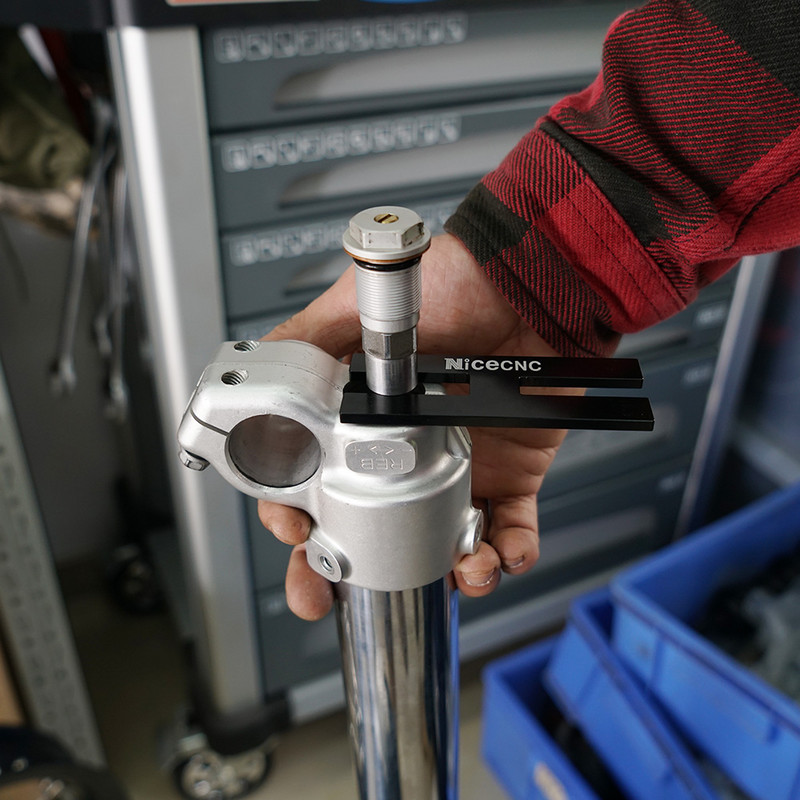 Aliuminio motociklų kasetės šakės amortizatoriaus strypo laikiklio laikiklio plokštė, skirta 10,3 mm / 12,7 mm 13,3 / 14,3 mm kasetės šakės amortizatoriaus strypo