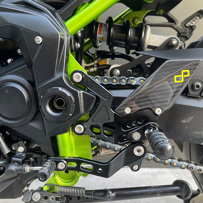 MTKRACING KAWASAKI Z900 Z 900 2017-2021-hez Hátsó készletek Magasító pedál Állítható Hátsó lábtartók Váltókar fékkészlet