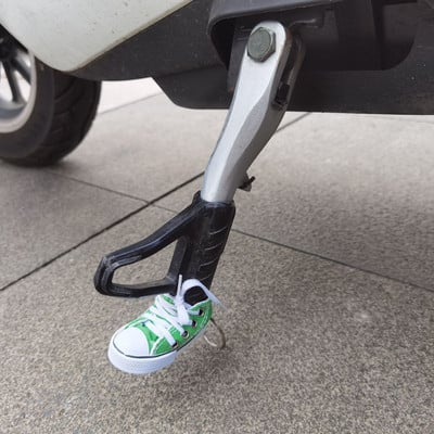 1 бр. Творчески калъф за статив за мотоциклет Велосипед Странична форма на обувка Поддръжка на крака Електрически велосипед Статив Декор Мини обувки Ключодържател