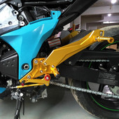 Zadné sady pre motocyklové preteky Kawasaki Z800 2013 2014 2015 2016 Nastaviteľná opierka na nohy, radiaca páka, brzdový pedál, zadná sada nôh