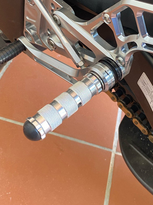 CNC pedál stúpačky pre Ducati Monster S2R S4R S4RS 696 796 1100 EVO 1098 1198 1098S Diavel STREETFIGHTER 848