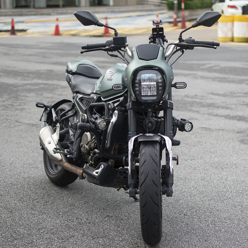 Testreszabva a VOGE 300AC GPX MAD300 motorkerékpárhoz, kerek ABS műanyag szélvédőre, fényszóró védőburkolata