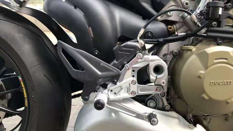 Kryt zadnej brzdovej pumpy z uhlíkových vlákien pre DUCATI PANIGALE V4/S/R Streetfighter v4