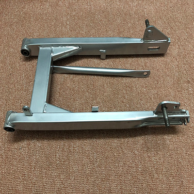 E0498 Motocyklová kyvná vidlica pre DY100 Zavesenie zadnej hliníkovej vidlice s krídlovým ramenom