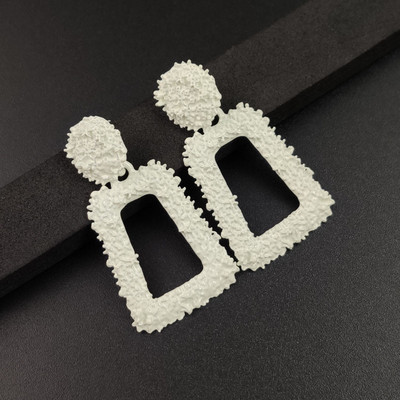 Vintage geomeetrilised kõrvarõngad naistele Statement kõrvarõngas ehted nikerdatud metallist kullavärvi kõrvarõngad moeehted trendikas kingitus