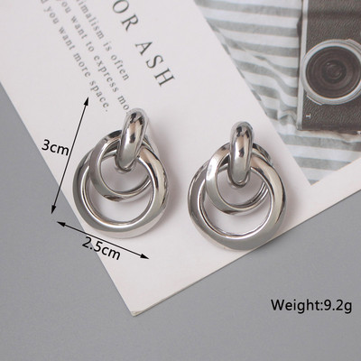 Cercei cu știfturi de metal Twist pentru femei Cercei de culoare aurie cu formă geometrică goală Cercei cu personalitate neobișnuită Trend Brincos