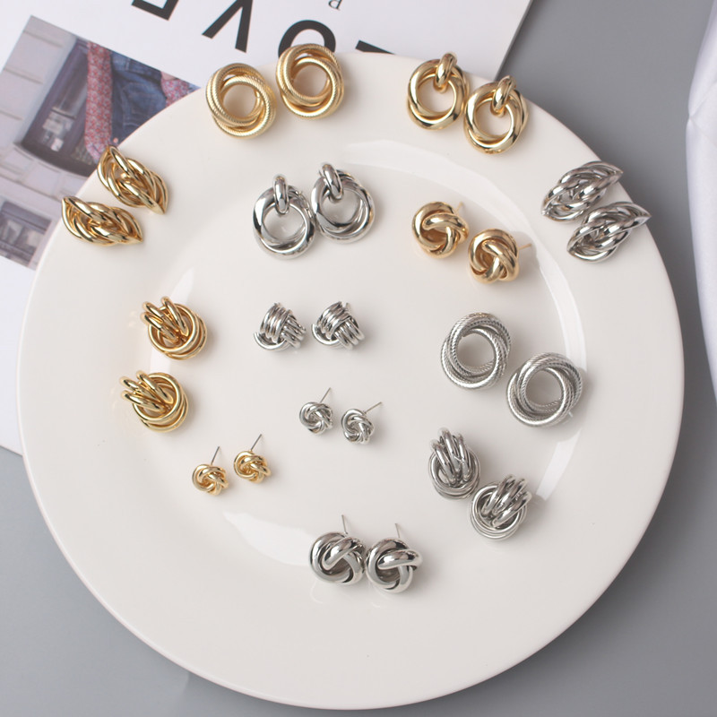 Cercei cu știfturi de metal Twist pentru femei Cercei de culoare aurie cu formă geometrică goală Cercei cu personalitate neobișnuită Trend Brincos