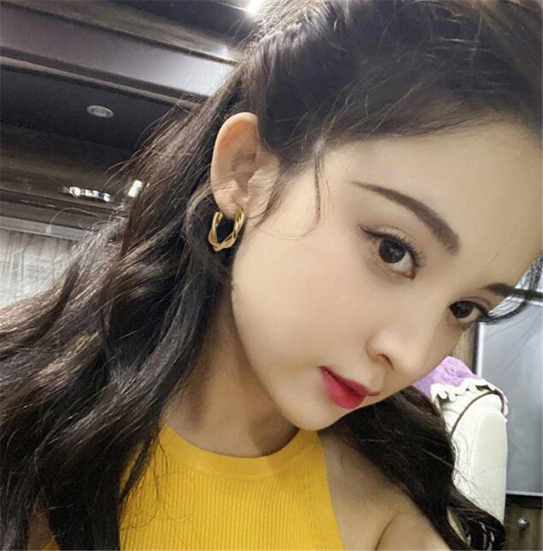 LATS Fashion Distortion Interweave Twist fém kör geometriai kerek karikás fülbevaló nőknek kiegészítők Retro party ékszerek