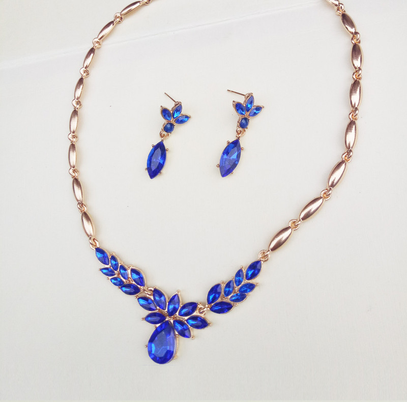 Colier și cercei de cristal Seturi de bijuterii din două piese pentru femei Bijuterii de petrecere pentru femei