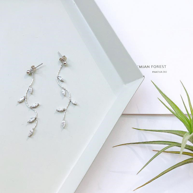 Hosszú ezüstözött kristálylevelű bojt fülbevaló női esküvői divat 2020 ékszerajándék